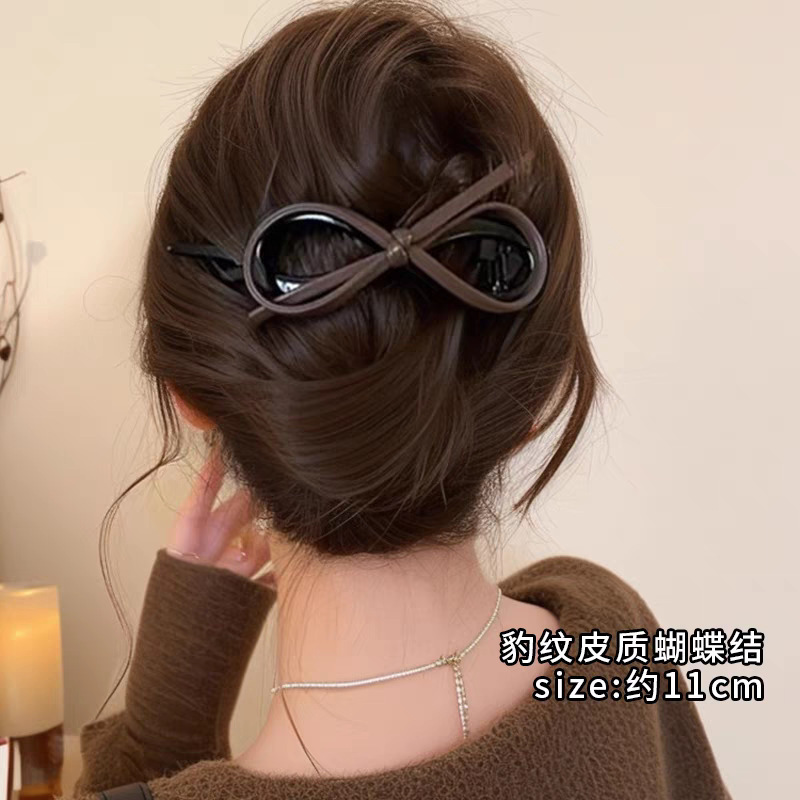 Horquilla Torsional con Lazo de Cuero, Artesanal para Mujer