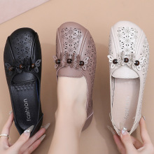 妈妈鞋单鞋夏季中年透气凉鞋中老年女镂空皮鞋防滑软底舒适洞洞鞋