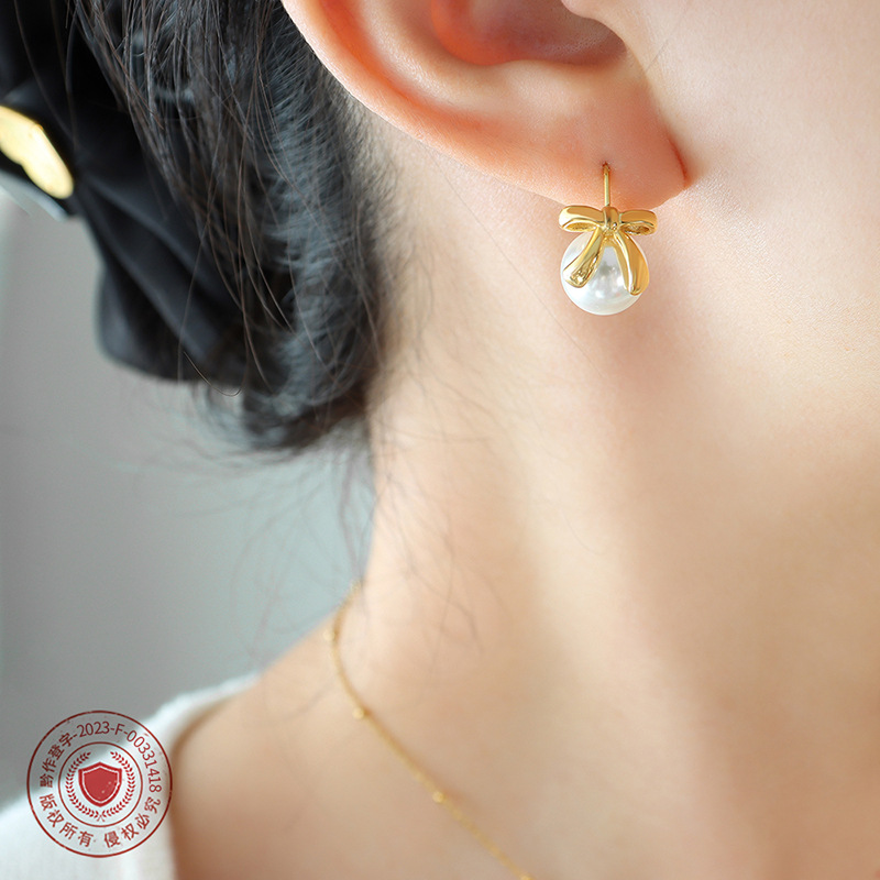 Marka estilo francés ins imitación perla arco pendientes titanio acero 18K oro collar cadena clavícula joyería traje