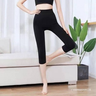 �ﶬ�ӽq�Ӻ��߷ִ��ѝŮ����������ɫ����¶�_�Ӵ�a��ů��