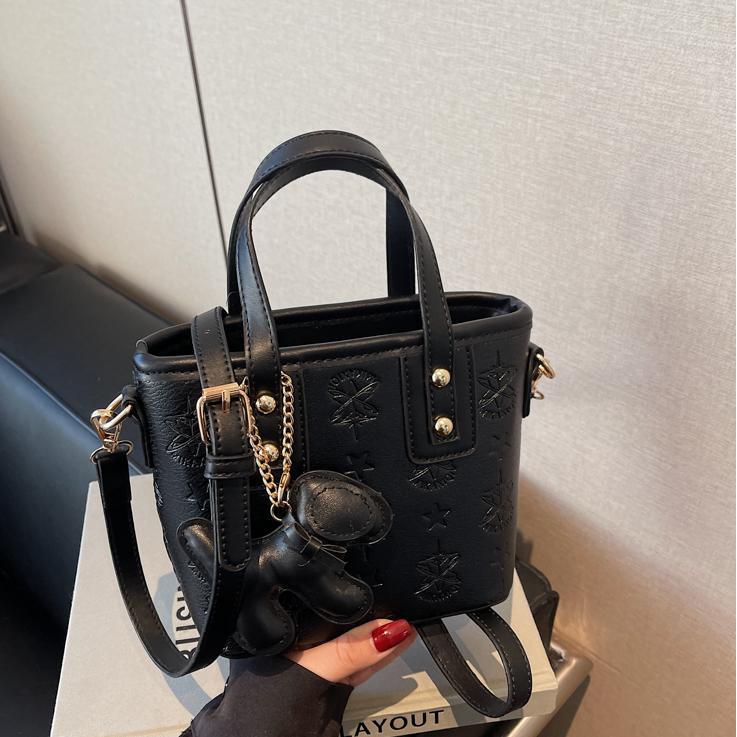 Bolso de mano popular para mujeres 2025 nuevo bolso de cubo de agua de textura casual versátil de alta calidad bolso de hombro