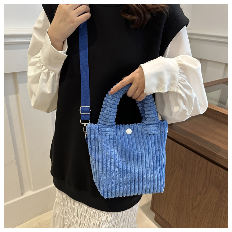 2025 New niche and fresh bucket bag, cute, fashionable and casual crossbody bag, versatile solid color handbag wholesale undefined
