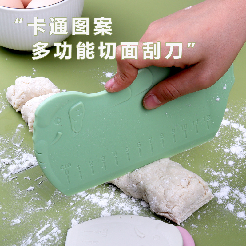 Cuchillo de masa creativo de dibujos animados raspador de crema de grado alimenticio para el hogar cortador de fideos antiadherentes