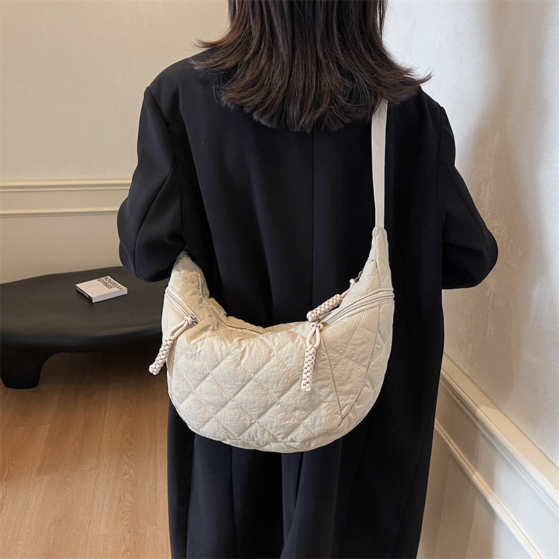 Bolso bandolera de invierno de gran capacidad para mujer 2024 nuevo bolso de lona de algodón bordado bolso de bola de masa de un solo hombro para estudiantes