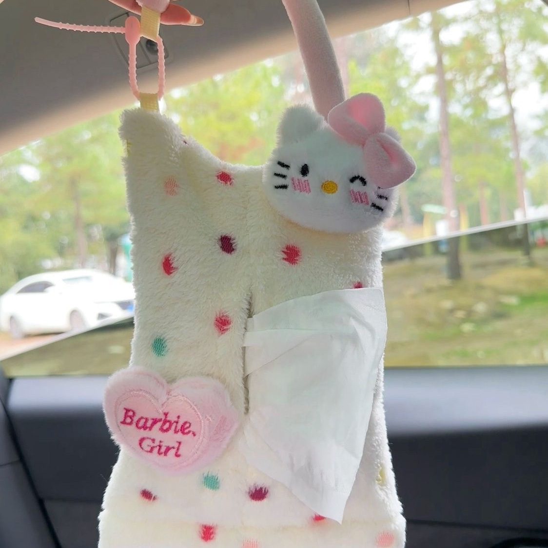 Caja de toallas de coche adorable gatita colgante interior caja de extracción de papel decoración de toallas de automóvil bolsa colgante bolsa de almacenamiento mujer
