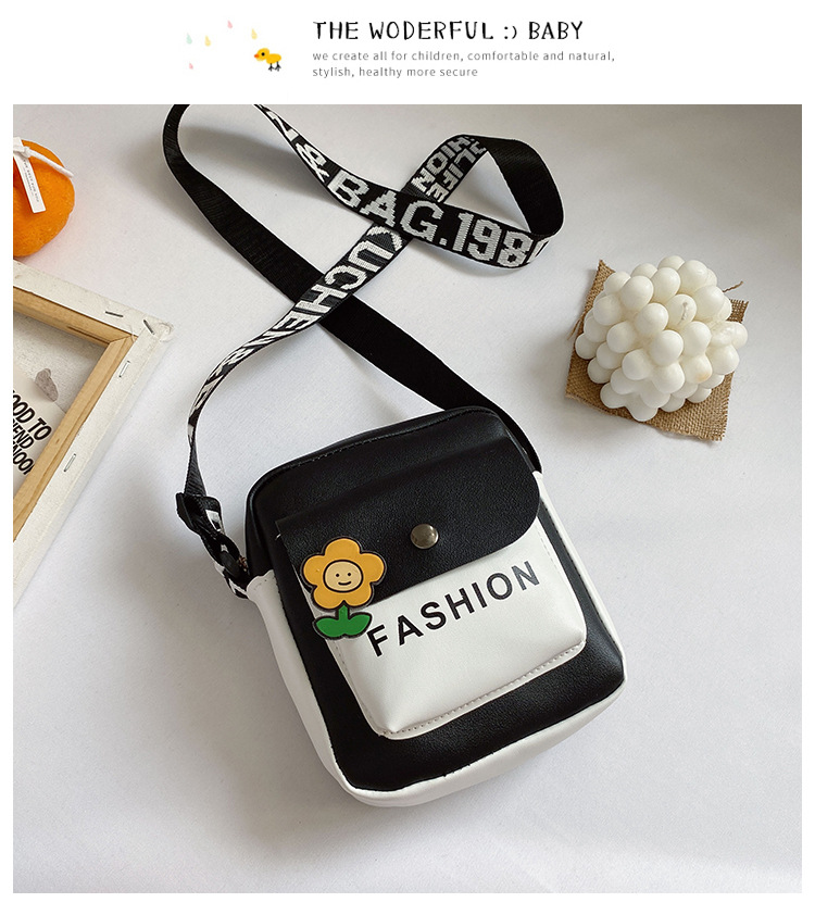 Wholesale of new Korean-style small square bags, cute single-shoulder bags for export, wide-shoulder crossbody bags, cosmetic bags, mobile phone bags and women's bags undefined