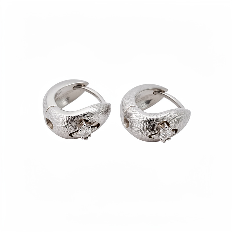 Zircon simple estrella de diamante perfiles redondos temperamento de personalidad de aire frío aretes ligeros de lujo alta sensación de auriculares al por mayor