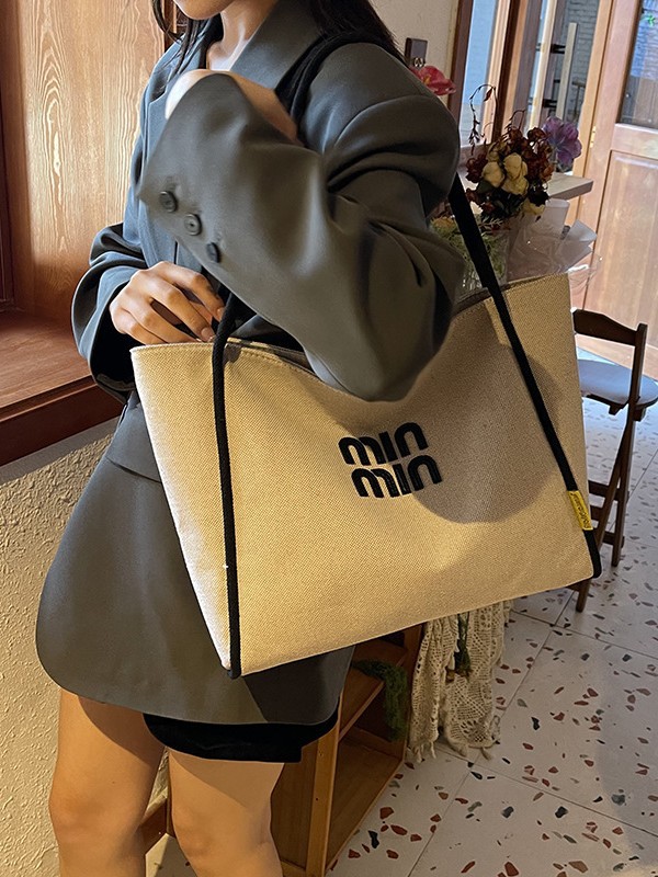 Bolsa de lona de hombro simple de gran capacidad de otoño y invierno nueva moda de moda de color de contraste de trabajo ocio bolsa de viaje
