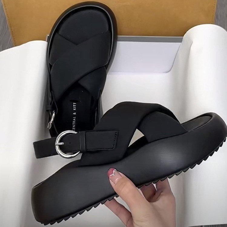 Red sandalias de hadas de verano 2025 nuevos estudiantes versátiles muffins de fondo grueso zapatos de playa romanos en la moda