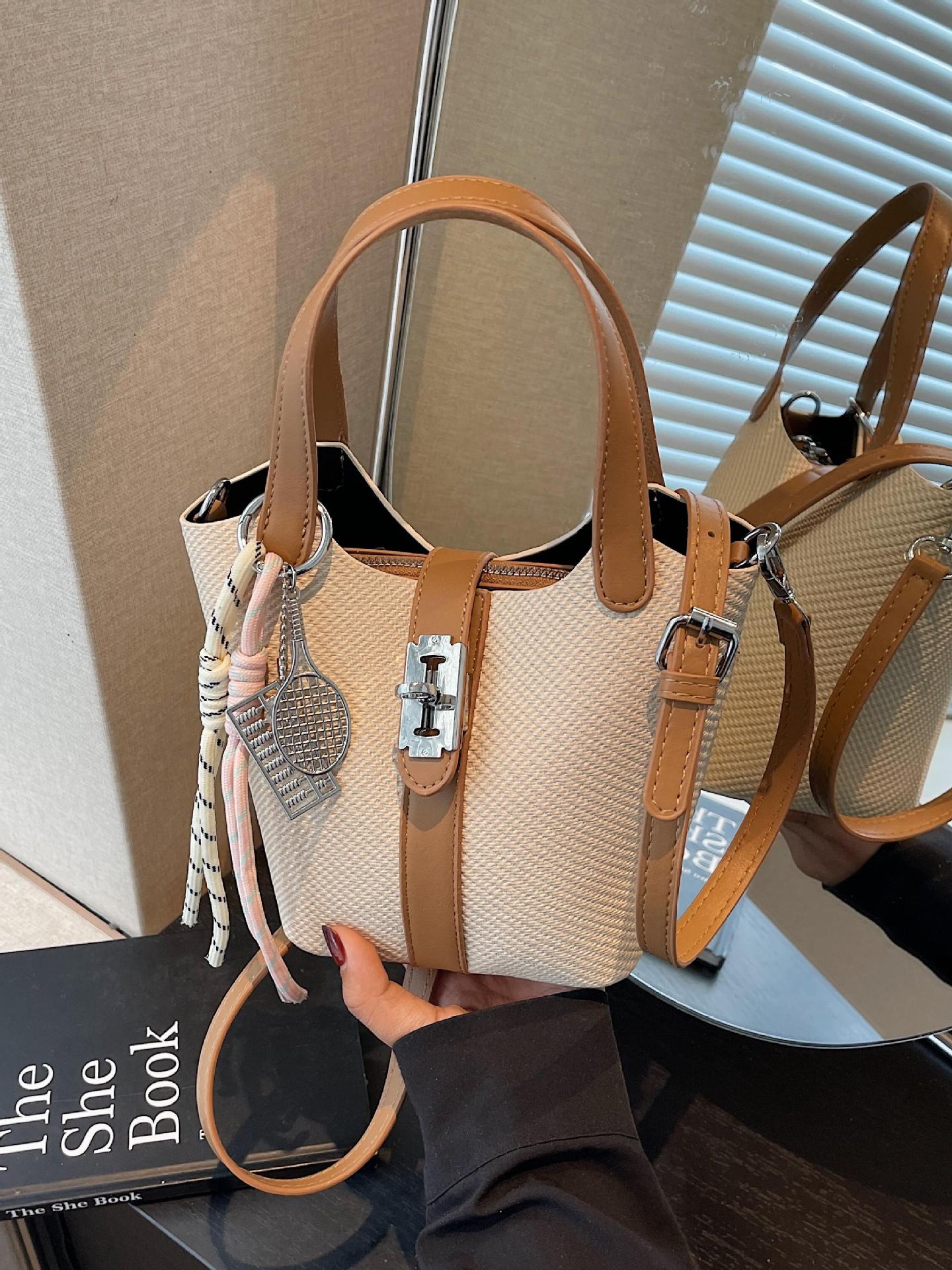 Bolso de cubo de estilo explosivo de mano de comercio exterior para mujer 2025 nuevo bolso de hombro casual de todo fósforo bolso de mensajero de estilo coreano