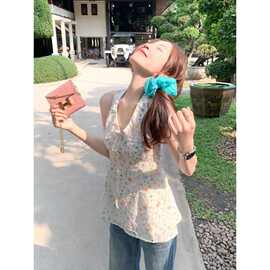 小个子夏季甜美碎花挂脖V领无袖背心女2026新款收腰显瘦吊带上衣