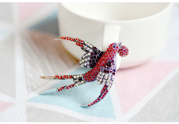 Red brooch, wide color palette