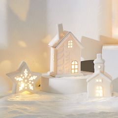 2025新型クリスマスツリー小屋陶磁器別荘創意発光雪家クリスマスシーン配置雰囲気置物