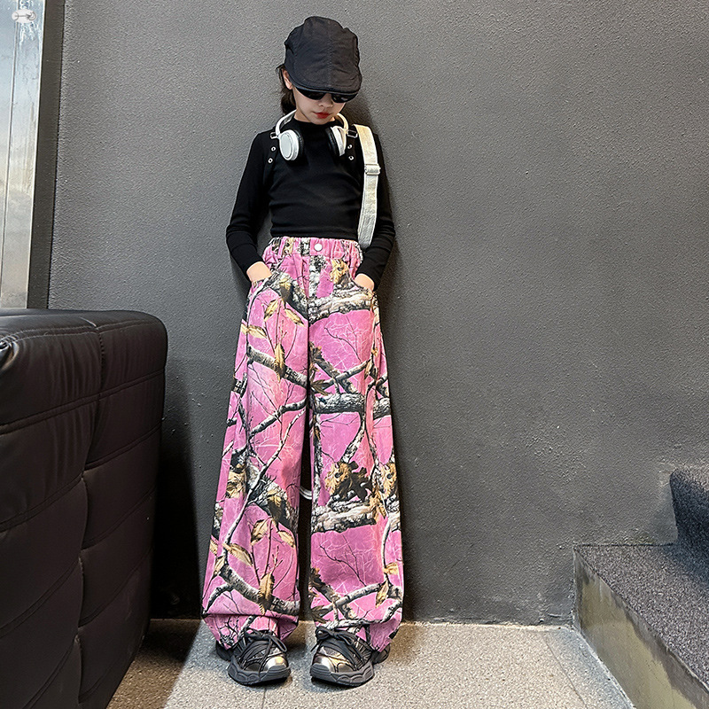 소녀 낙서 낙서 캐주얼 바지 2024 봄과 가을 새로운 스타일 중다 어린이 거리 쇼 스트레이트 바지 스트랩 베이스 셔츠