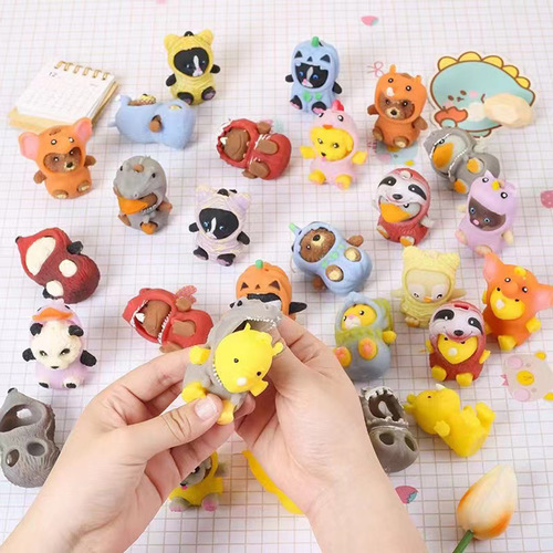 New product creative dress-up small animals cute cute pets desktop internet celebrity ornaments mini children's stress relief toys pinch fun