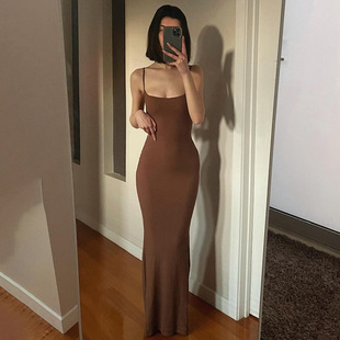�W�����QŮ�b�~βȹ��ɫ�Ը����������ε����ļ��B��ȹ�Ɍ��Y��