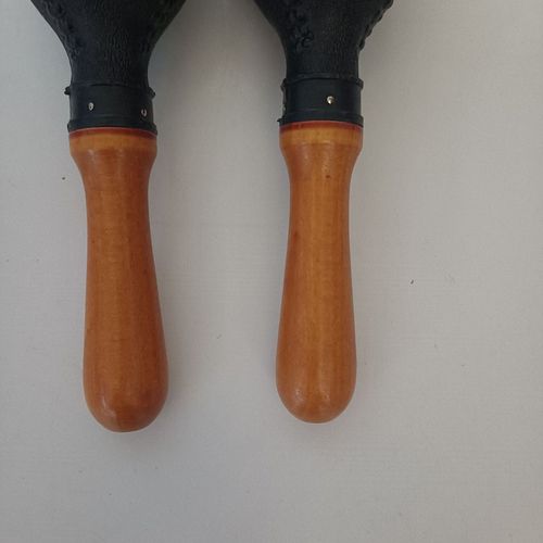 Percussion instrument bar KTV event entertainment supplies wooden handle maracas children's rattle toy sand egg maracas