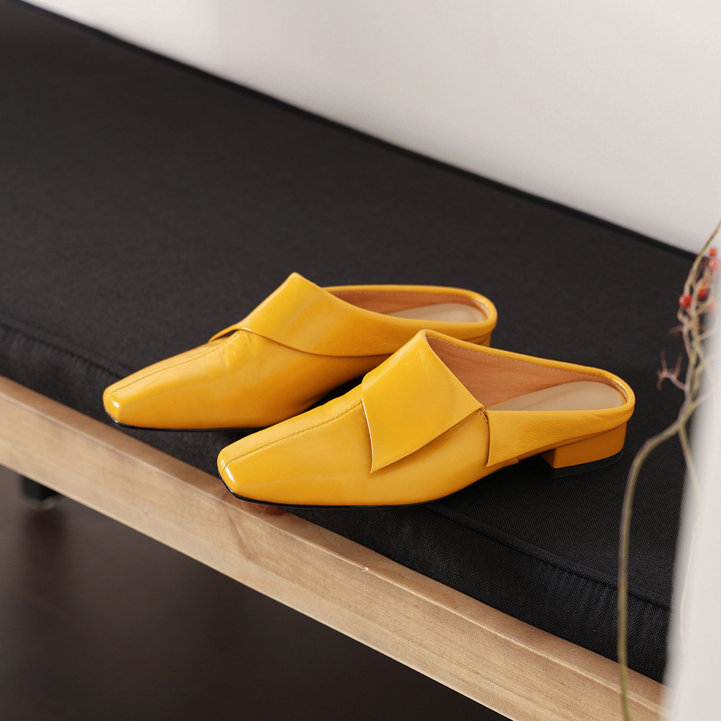 靴 YELLO UNBIRTHDAY MULES CHIKO Edy Square Toe Block Heels Clogs/Mules Shoes