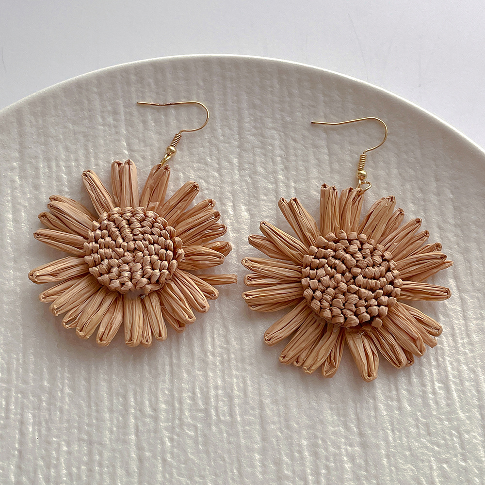 Women's Gender 1 Pair Vacation Sweet Simple Style Flower Handmade Raffia Drop Earrings