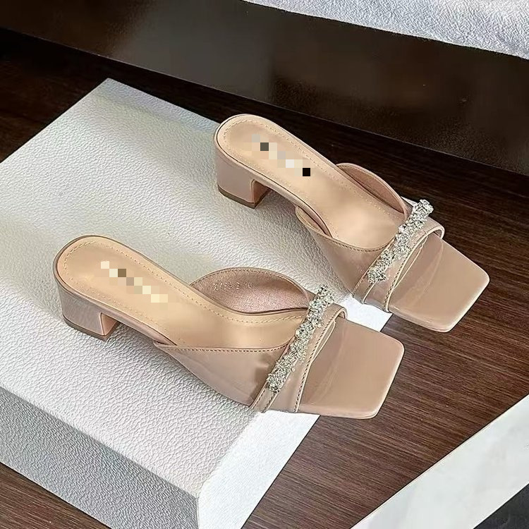 Desnudo rosa temperamento francés sandalias de tacón grueso para mujeres 2026 nuevo verano diamante con falda zapatillas de tacón alto zapatillas