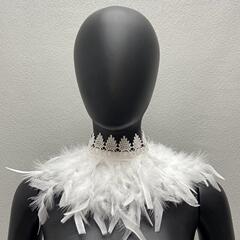 アマゾンの七面鳥の毛は首の羽のマフラーを囲んでハロウィーンの化粧の舞踏会の偽の襟の装飾の部品を囲みます。