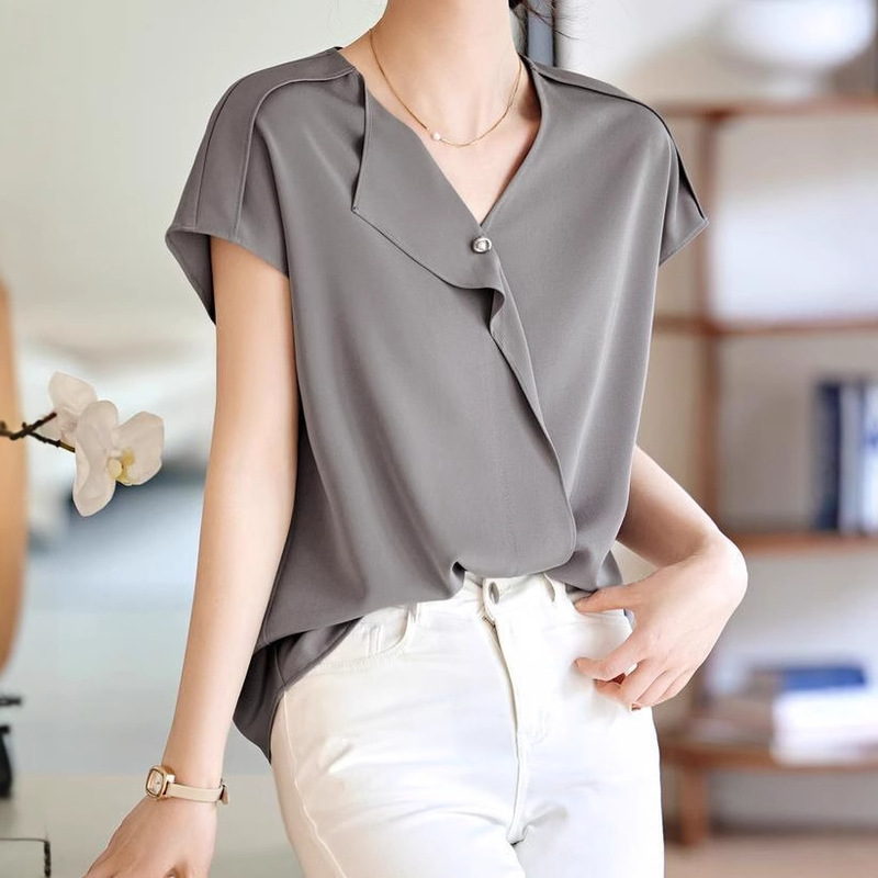 Hazy Light-Feeling Raglan Sleeve Shirt for Women, Summer Commuting, Simple Irregular Neckline Design Top