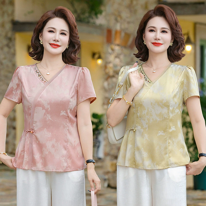 Летняя одежда для мам, рубашки с короткими рукавами в китайском стиле, новая женская одежда среднего и пожилого возраста 2025 года, модные топы и маленькие рубашки, уменьшающие возраст.