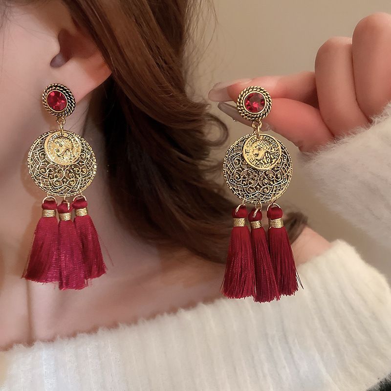 Pendientes de amor con goteo de aceite rojo con aguja de plata, botones de oreja de temperamento de moda de nicho, pendientes simples y de alta gama de estilo de Hong Kong