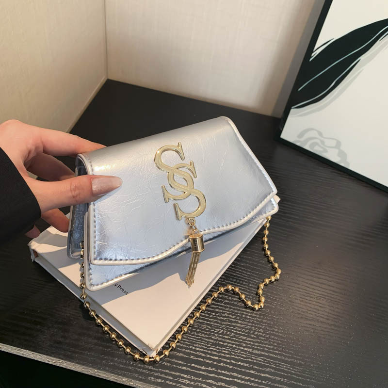 Bolso de tendencia de mujer cadena retro hombro simple letras de moda 2025 primavera nuevo mini mochila bolso pequeño