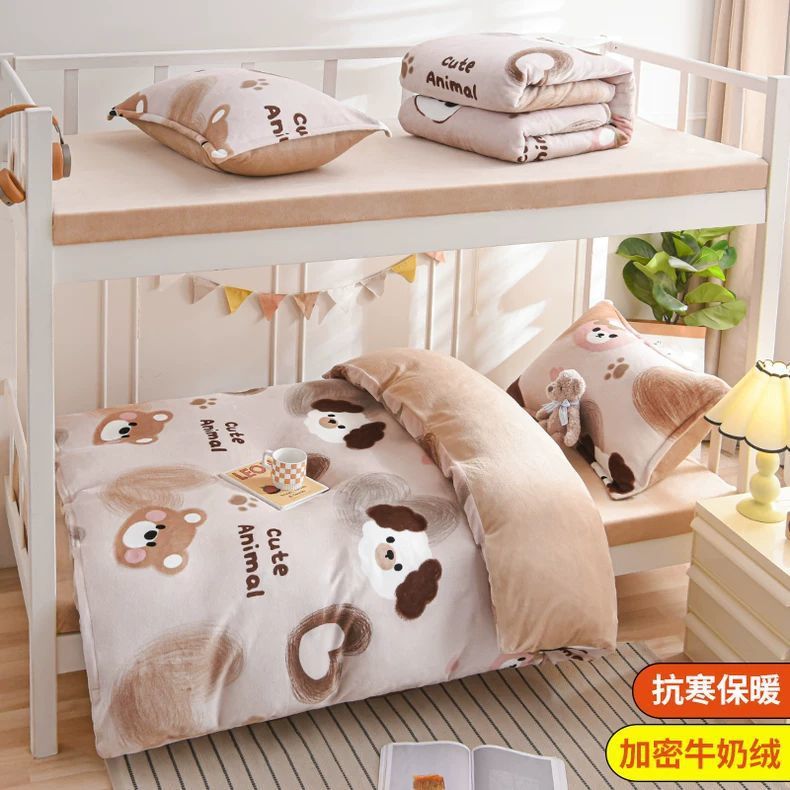 Invierno leche cama de seda de tres piezas dormitorio de estudiantes cama de seda cubierta de cama de coral cubierta de seda de cuatro piezas