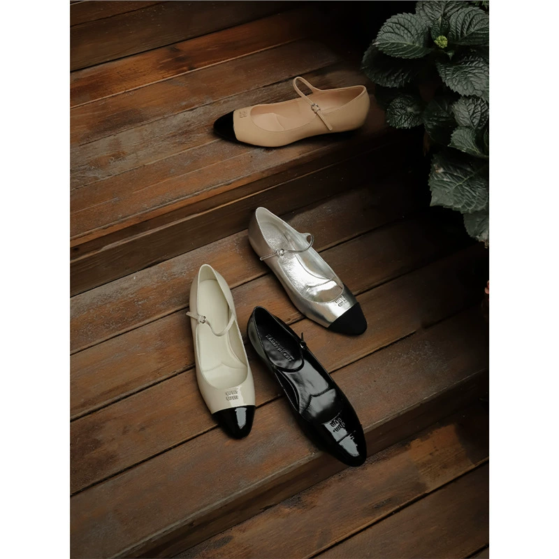 Можно разработать новую модель 2025 года для оптовой продажи неоформленных французских туфель-мэри-джейн на kitten heels с неглубоким вырезом и элегантным ароматом.