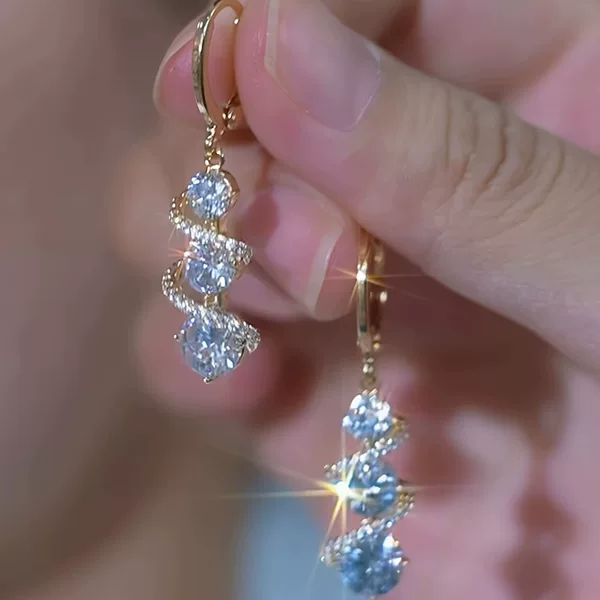 New trendy cross-border high-end elegant water drop earrings, niche design studs, fashionable internet celebrity light luxury ear accessories