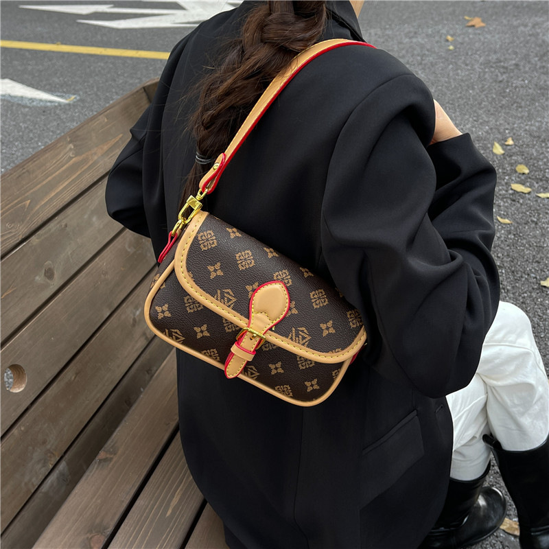 Cross-Border Wholesale Crossbody Bag, New Vintage Monogram Underarm Bag, Fashionable Retro Color-Blocking Versatile Commuter Baguette Bag, Shoulder Bag