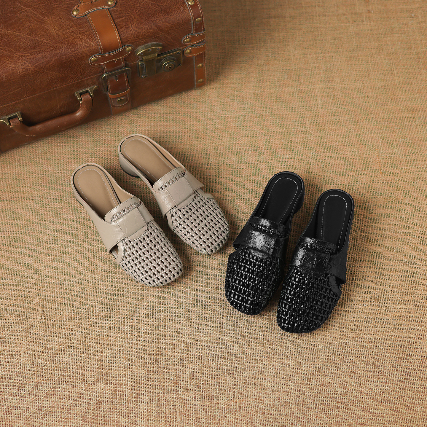 Sandal nữ quai chữ V mũi kín phong cách vintage gót thấp — đen chi tiết 3