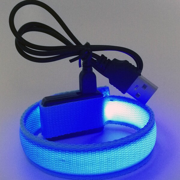Fluorescence flashing bracelet
