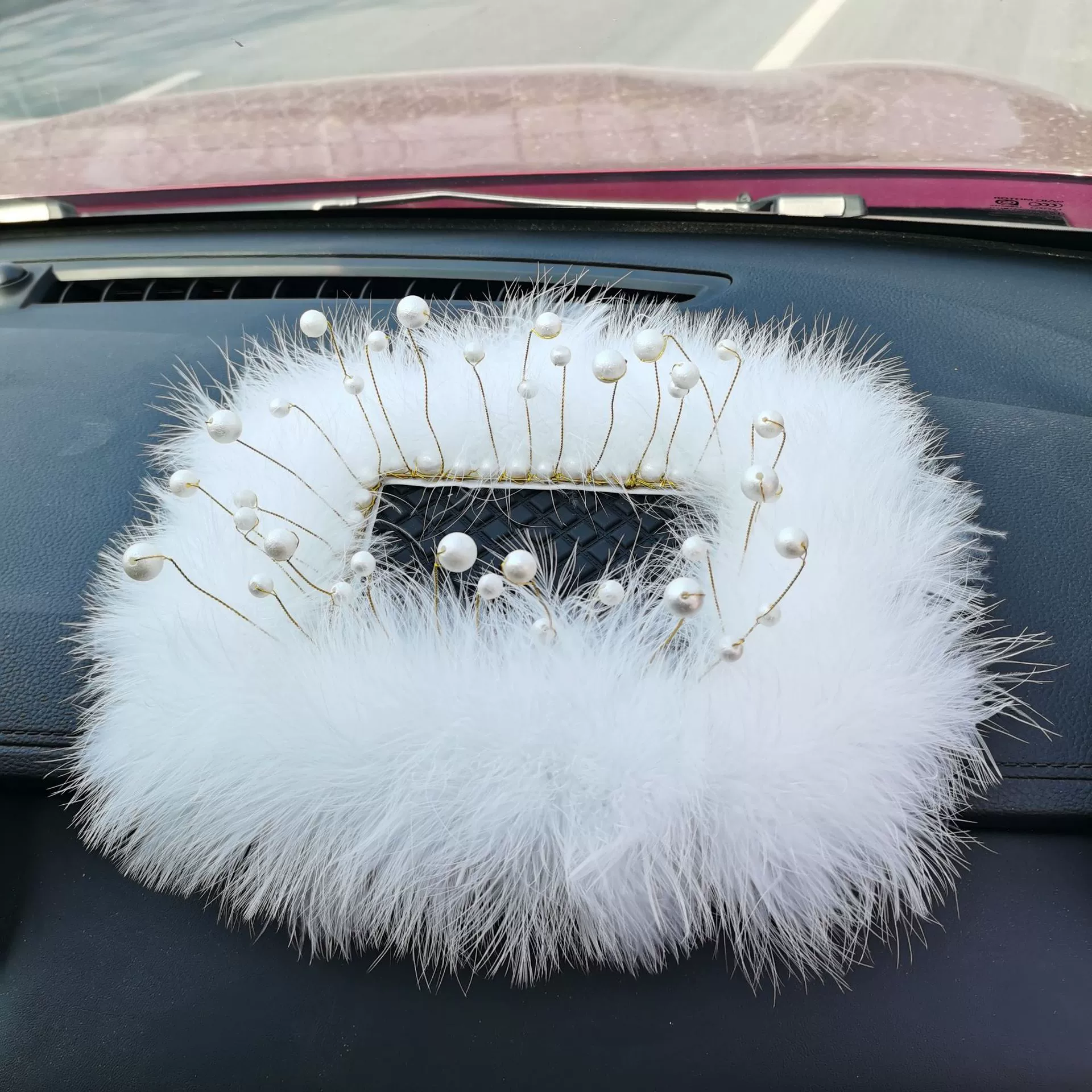 Украшения внутри автомобиля украшения украшения центральная консоль противоскользящие коврики жемчужные перья белые розовые