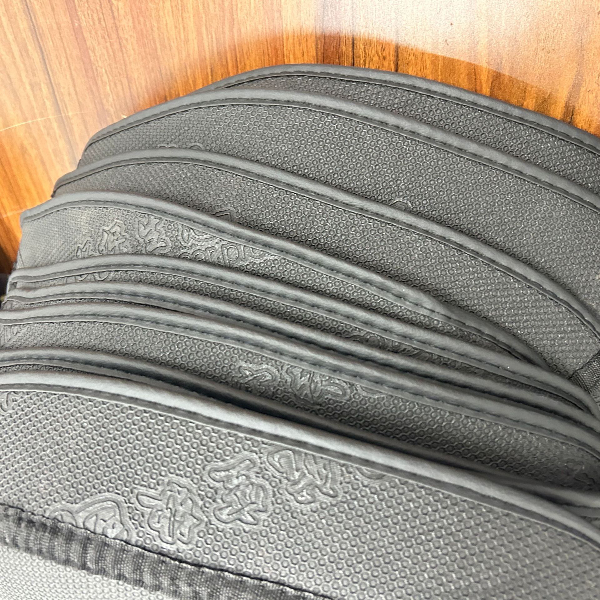Universal car floor mats, Amazon leather carpets, wear-resistant and scratch-resistant, right-hand drive car models, hot-selling floor mats, cross-border floor mats