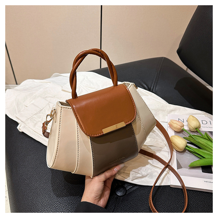 577g Weight Polyester Lining Material Zipper Closure Type Single Shoulder Strap Strap Type Crossbody Bag Bags Type Casual, Daily Occasion Pu Leather Material Color Block Pattern All Seasons Season Women's Gender Streetwear Style Square Shape Medium Size Women's Medium Pu Leather Color Block Streetwear Square Zipper Crossbody Bag 31