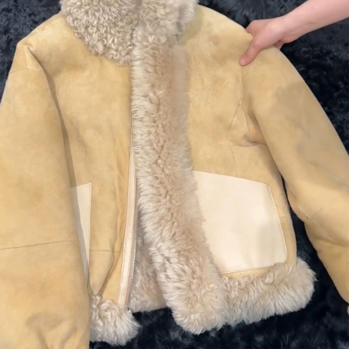 女童冬装皮毛一体外套2025新款儿童加绒保暖中大童加厚上衣