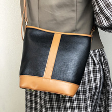 新款單肩女包 荔紋皮斜挎女包 大容量撞色包包時尚水桶包