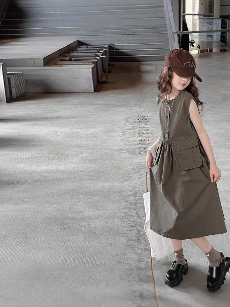 Vestido de verano para niñas 2025 nuevo estilo estilo moda occidental falda sin mangas para niños vestido de princesa para niños de mediana edad