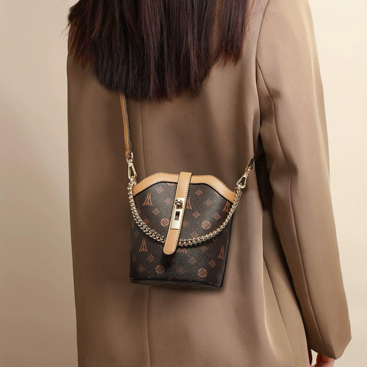 Осенние и зимние сумки в европейском и американском стиле для женщин, новинка 2024 года, сумка-ведро, сумка через плечо, маленькая сумка, высококачественная женская сумка на одно плечо с цепочкой