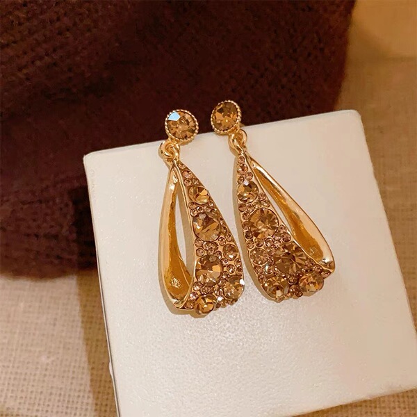 retro fashionable trend earrings