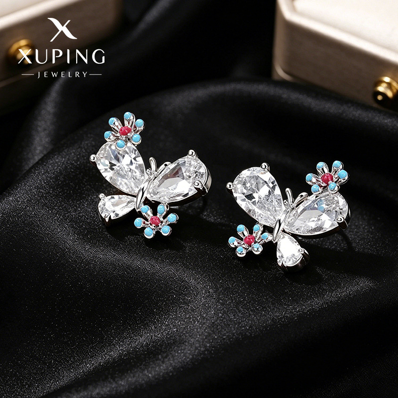 Xuping simple y elegante temperamento mariposa flores pernos de cobre aleación de cobre chapado blanco ligero lujoso estilo japonés coreano auriculares al por mayor mujeres