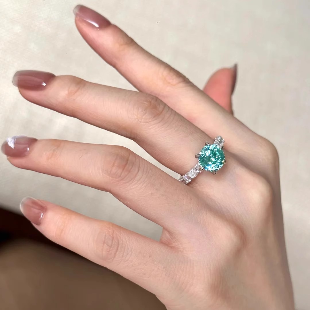 Designerring med grön diamant för damer lyxig mode_voghion.com