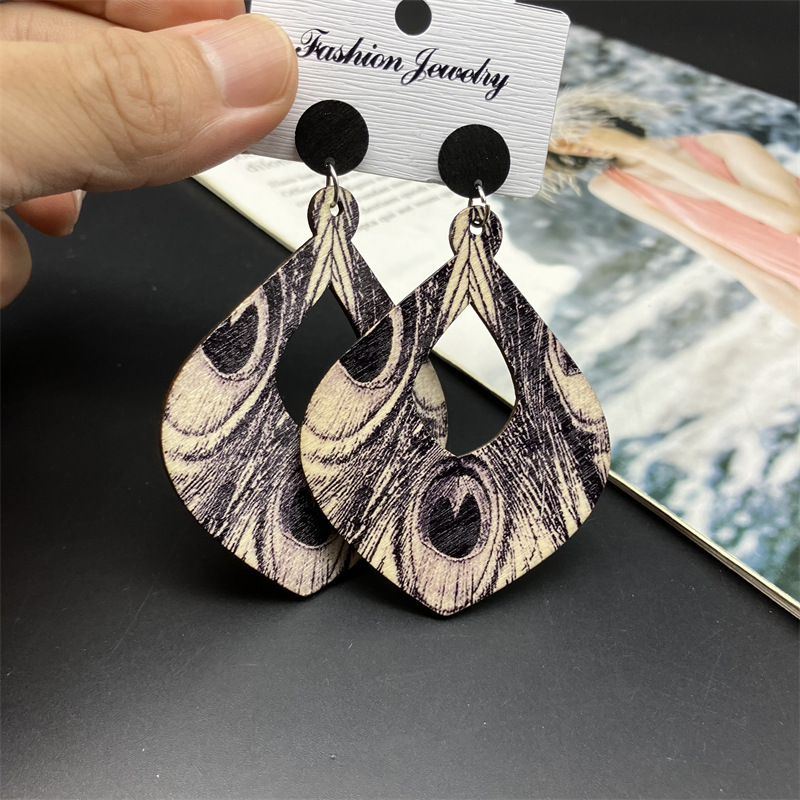1 Pair Bohemian Water Droplets Feather Stoving Varnish Hollow Out Wood Drop Earrings display picture 2