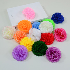 カーネーションの花の万寿菊の造花の卸売りカーネーションの卸売りの教師の日のプレゼントの箱をシミュレーションして花を配合します。