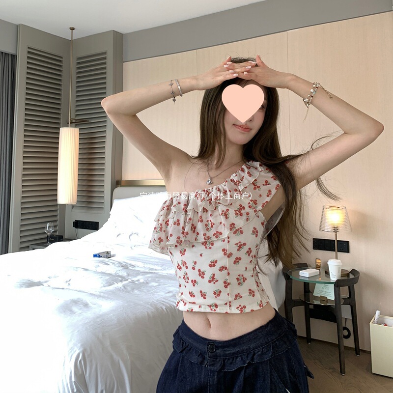 French-style floral off-shoulder lace top for women, summer slim-fit, off-shoulder, ruffled, waist-cinching, slimming, sleeveless blouse French-style floral off-shoulder lace top for women, summer slim-fit, off-shoulder, ruffled, waist-cinching, slimming, sleeveless blouse