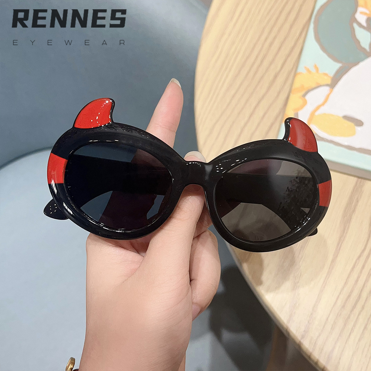 2024 niños divertidos y lindos dibujos animados pequeño diablo tendencia gafas de sol de moda lindo bebé gafas de sol de alta gama