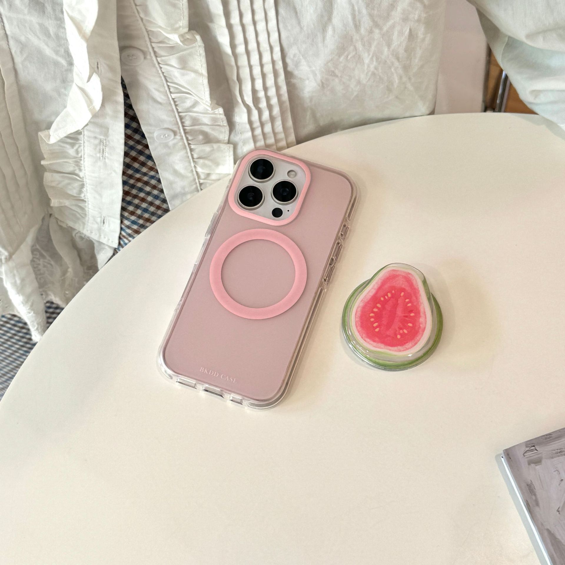 Verano simple rosa guayaba para Apple 15ProMax funda para teléfono móvil 16Pro atracción magnética 14/13 hembra 16PM celebridad de Internet